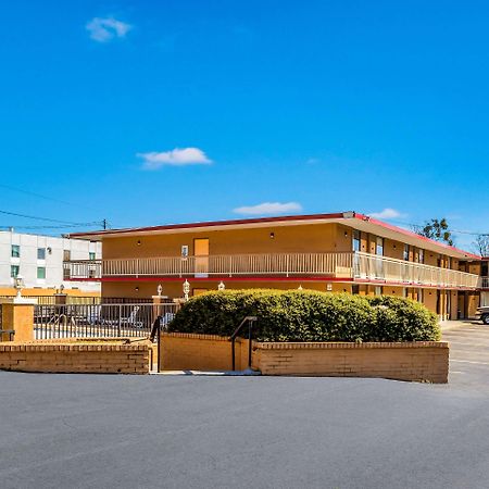 Econo Lodge Inn & Suites Macon Exterior photo