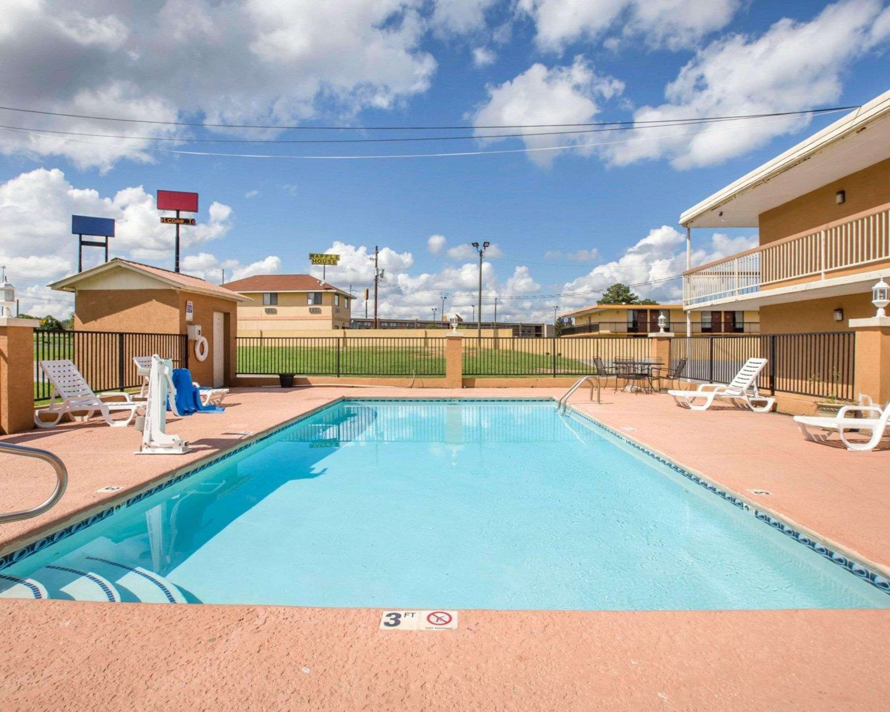 Econo Lodge Inn & Suites Macon Exterior photo